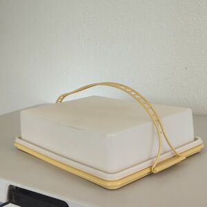 Tupperware Vintage Cake Carrier